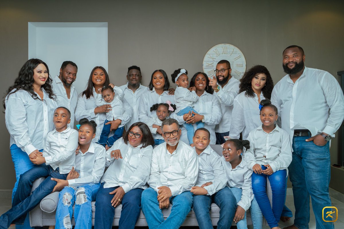 illBlissGoretti's tweet photo. SQUAD!!!
It’s Daddy’s 80th birthday and we can’t Keep Calm! 👑👑👑👑👑🙏🙏🙏🙏 https://t.co/FBzj0OEW1A