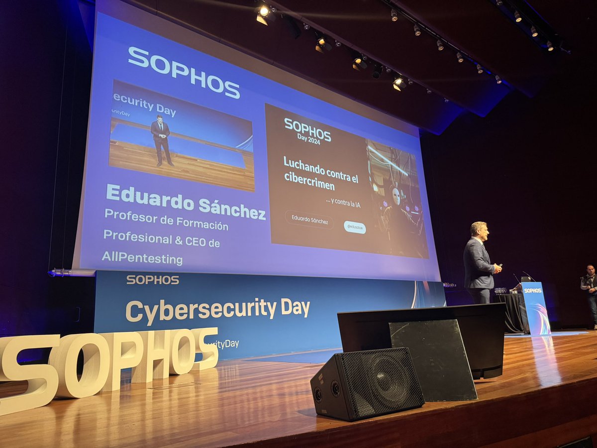 El gran <a href="/eduSatoe/">Eduardo Sánchez</a> nos enseña como luchar contra el cibercrimen y… ¡contra la IA!
#SophosCybersecurityDay <a href="/SophosIberia/">SophosIberia</a>