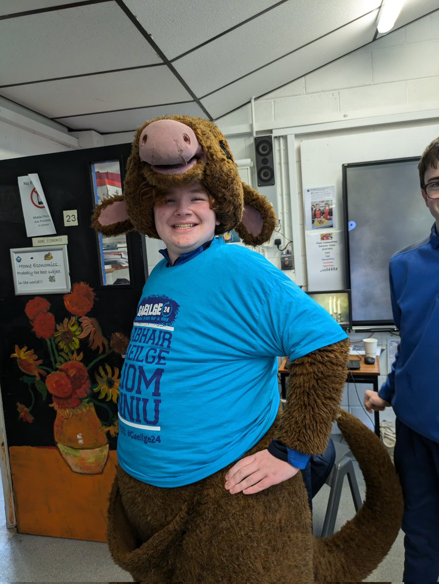 Flat out ag spalpadh Gaeilge anseo I <a href="/colmhuirecoed/">Coláiste Mhuire Co-Ed.</a> <a href="/CnaG/">Conradh na Gaeilge ⭕️</a> <a href="/Gaelbhratach_/">Gaelbhratach</a>