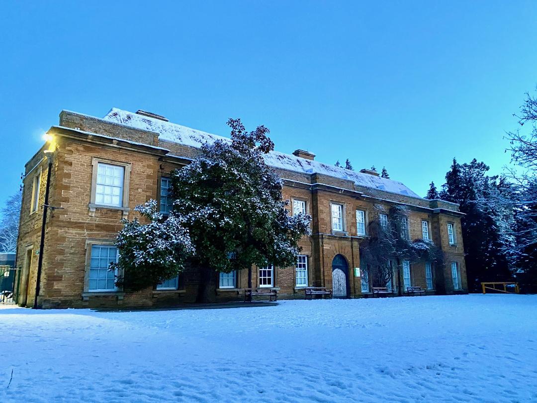 🎄Abington Park Museum Christmas Fair! 🎄

Join us Sat 23 &amp; Sun 24 Nov, 11am-4pm for a festive weekend of artisan gifts, decorations, &amp; delicious holiday treats,  entry is FREE!

Celebrate the season with unique finds &amp; holiday cheer! Sponsored by Leaf Living. 🎅✨