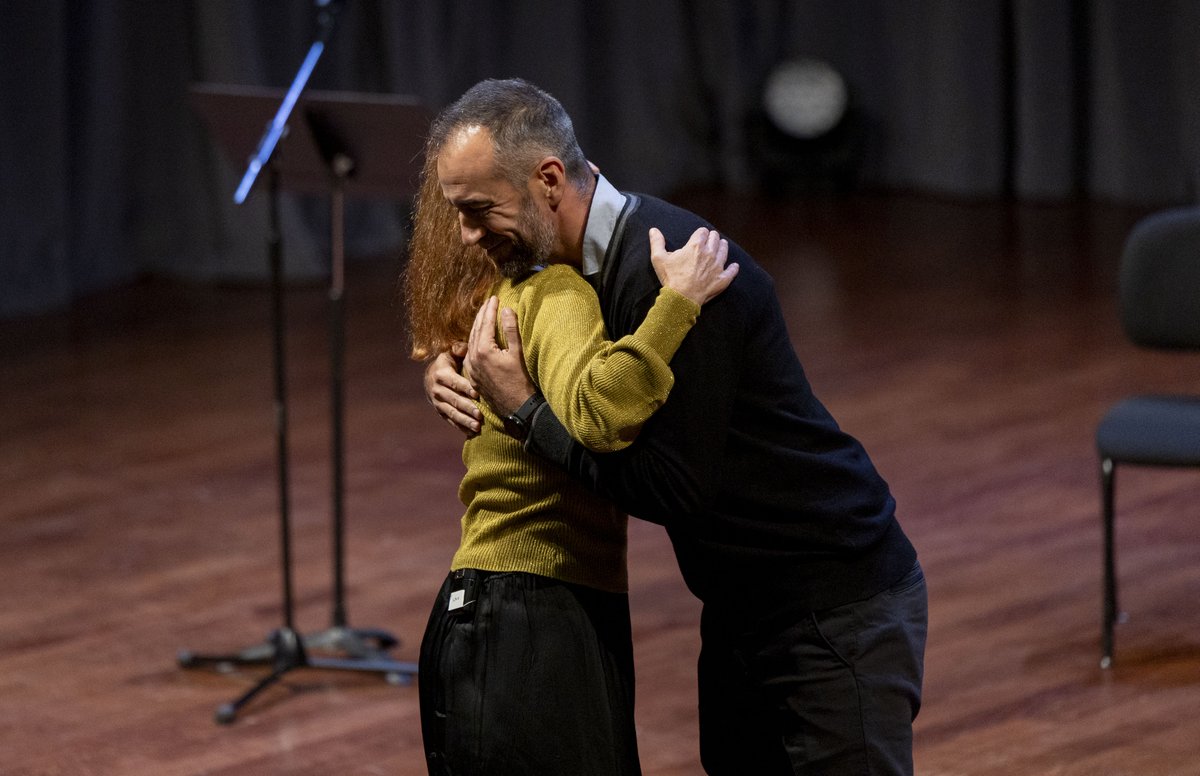 apropacultura's tweet photo. 👇Us mostrem un recull de fotografies del 18è Acte Apropa per fer-vos arribar l'emoció que vam viure presentant #SenseFiltres!
Seguim treballant per defensar una cultura accessible SENSE FILTRES! 🫂
#somApropa #ApropaCultura #cultura #LAuditori #accessibilitat #discapacitat https://t.co/URs6Ja2GMG