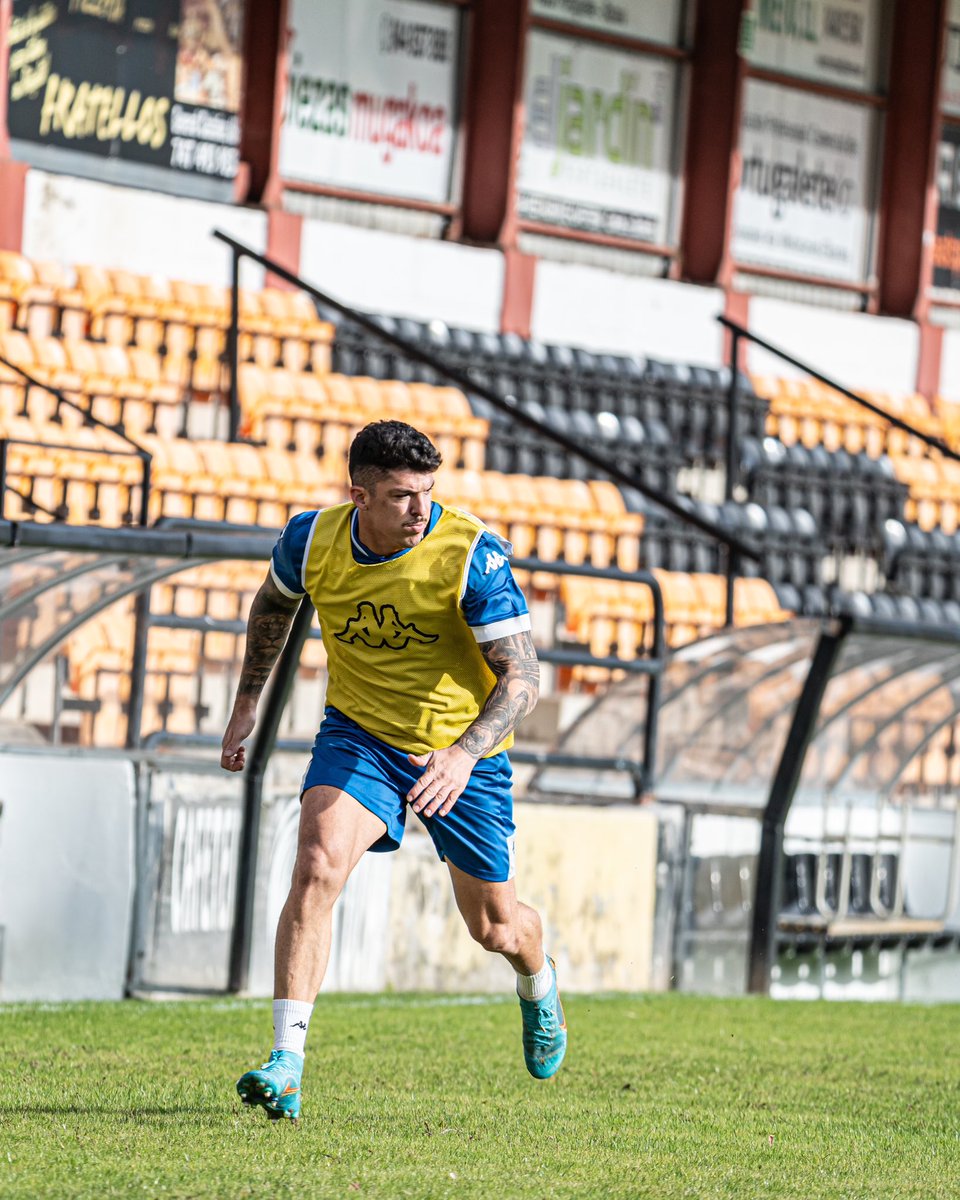 clubportugalete's tweet photo. 🐝 Portugalujo y gualdinegro

Ongi etorri zure etxera, @AnderCapa!

#aupaPORTU 💛🖤 https://t.co/g7G1Bgowd6