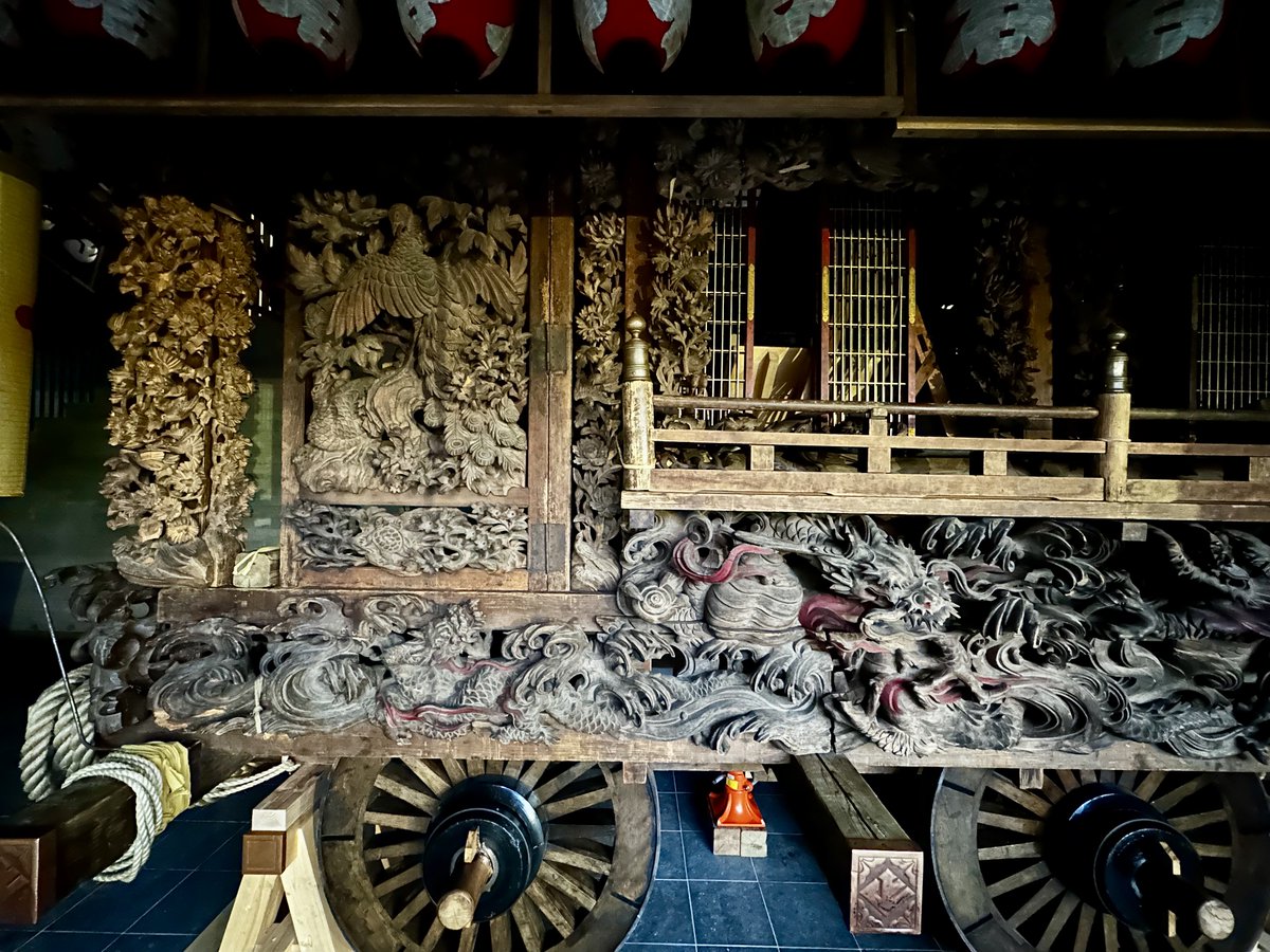 Struan_Tokyo's tweet photo. this must be near you @powderbum75
the carving is amazingly intricate
(through glass into a dark storage shed)
#Imaichi #Omikoshi https://t.co/auZwQzocti