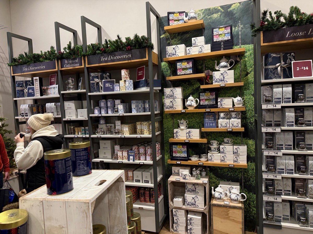 IsiGlobal's tweet image. Early holiday magic at @WhittardofChelsea’s Portsmouth store! 
Thoughtfully laid out for a perfect customer journey—hot tea greets you at the door, festive samples at every turn, &amp;amp; a tempting hot chocolate station near checkout. Ready to savour the season? #RetailDesign