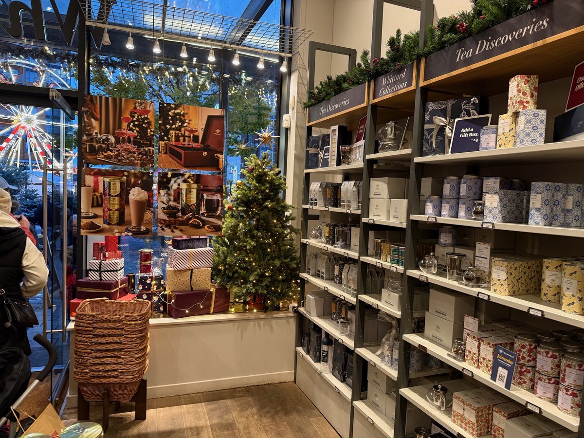 IsiGlobal's tweet image. Early holiday magic at @WhittardofChelsea’s Portsmouth store! 
Thoughtfully laid out for a perfect customer journey—hot tea greets you at the door, festive samples at every turn, &amp;amp; a tempting hot chocolate station near checkout. Ready to savour the season? #RetailDesign