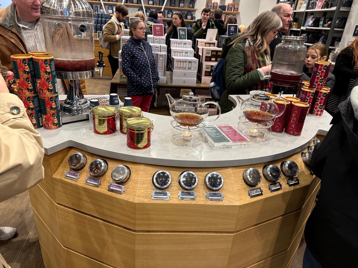 IsiGlobal's tweet image. Early holiday magic at @WhittardofChelsea’s Portsmouth store! 
Thoughtfully laid out for a perfect customer journey—hot tea greets you at the door, festive samples at every turn, &amp;amp; a tempting hot chocolate station near checkout. Ready to savour the season? #RetailDesign