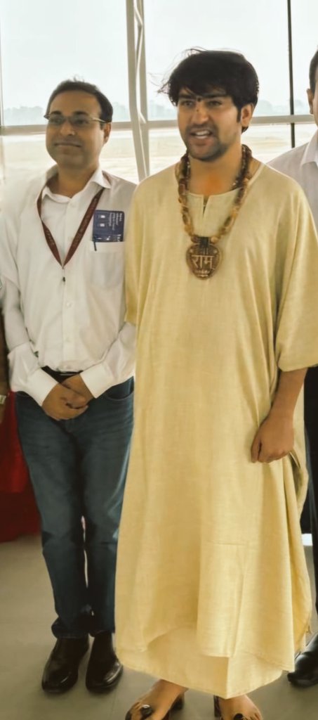 dibakar_ccrt's tweet photo. A moment with Baba Bageswar Dham at Khajuraho airport. https://t.co/AxGHMp81co