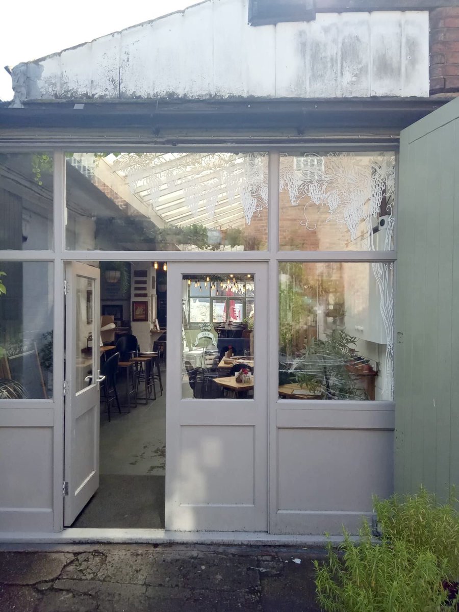 HardySignsLtd's tweet image. Proud to showcase our latest work! We teamed up with @StimulatinMinds to create bespoke window frosting for @darleyabbeywine 🍷✨ The result? A timeless, elegant look for the cooler season. 

@MarketingDerby 

#Signage #WindowFrosting #Derby