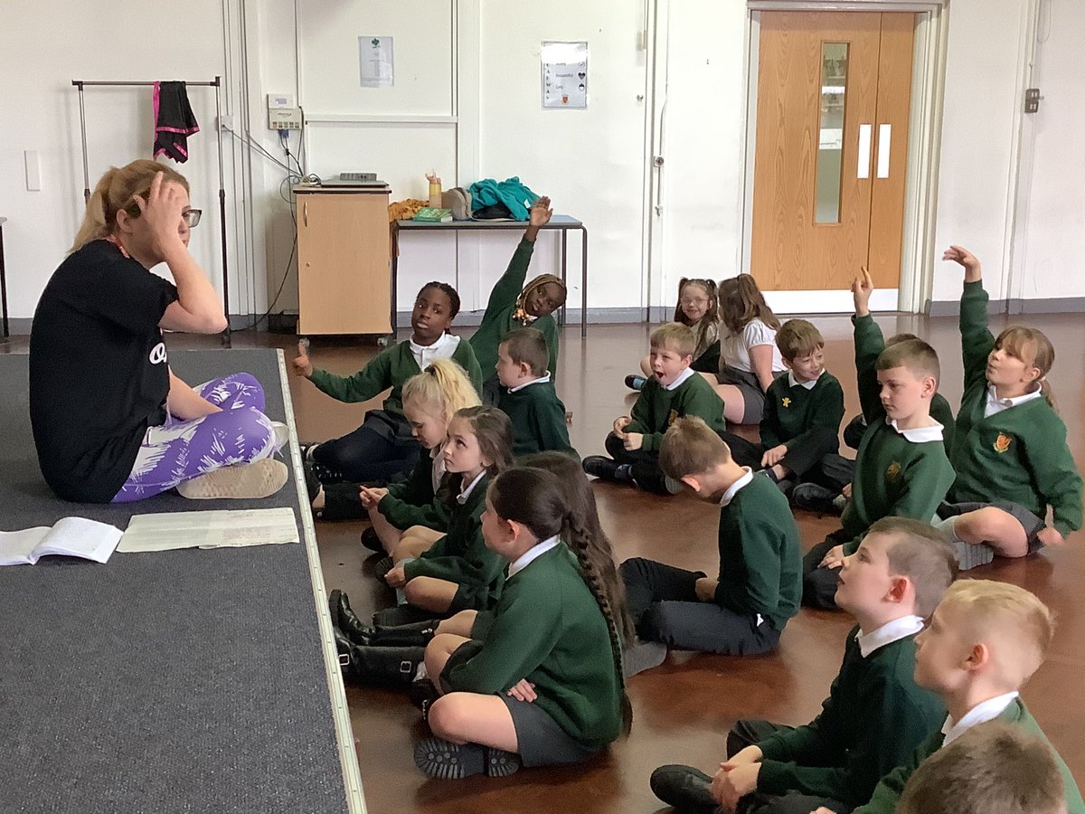 MrMcCabe62's tweet photo. @broadwayjuniors This morning class 3JM have taken part in an anti-bullying workshop using drama and discussion time #BeKind https://t.co/nzgqfQOZXP