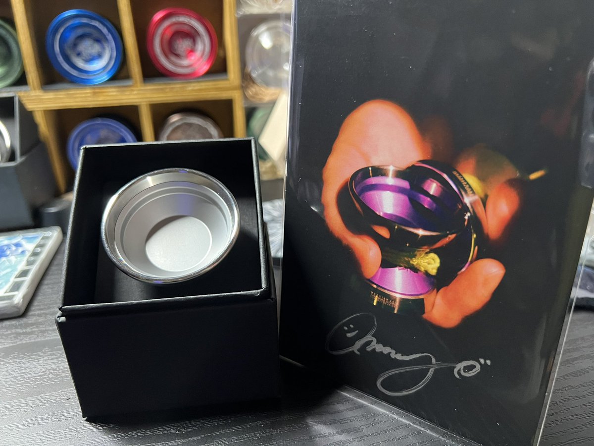 moon_angel14's tweet image. もう届きましたよ🎁
サイン付きのカードもカッコイイ
(｀✧∀✧´)👍💘
サイン可愛いんですよね"(∩&amp;gt;ω&amp;lt;∩)"

メシア666とメシアは大量購入濃厚です🌙

#yoyo #yyr #やうやう