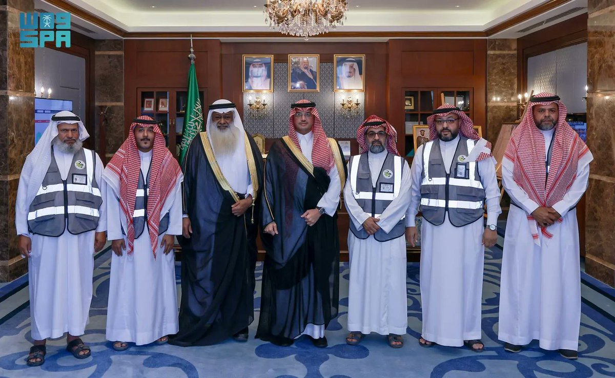 محافظ الأحساء يستقبل رئيس وأعضاء جمعية المحترفون للبحث والإنقاذ.
spa.gov.sa/ar/w2206146
#واس_عام