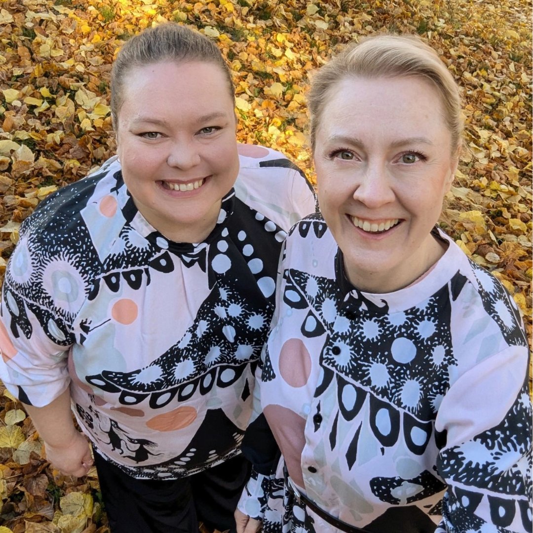 Autumn greetings from our CEO Anu (right) and Head of Pedagogy Saga (left)! 👋🍂

The trees are now bare and the days are getting darker in Finland, but the bright autumn colors will live on in our memories 💗

#moomins #moomin #autumn