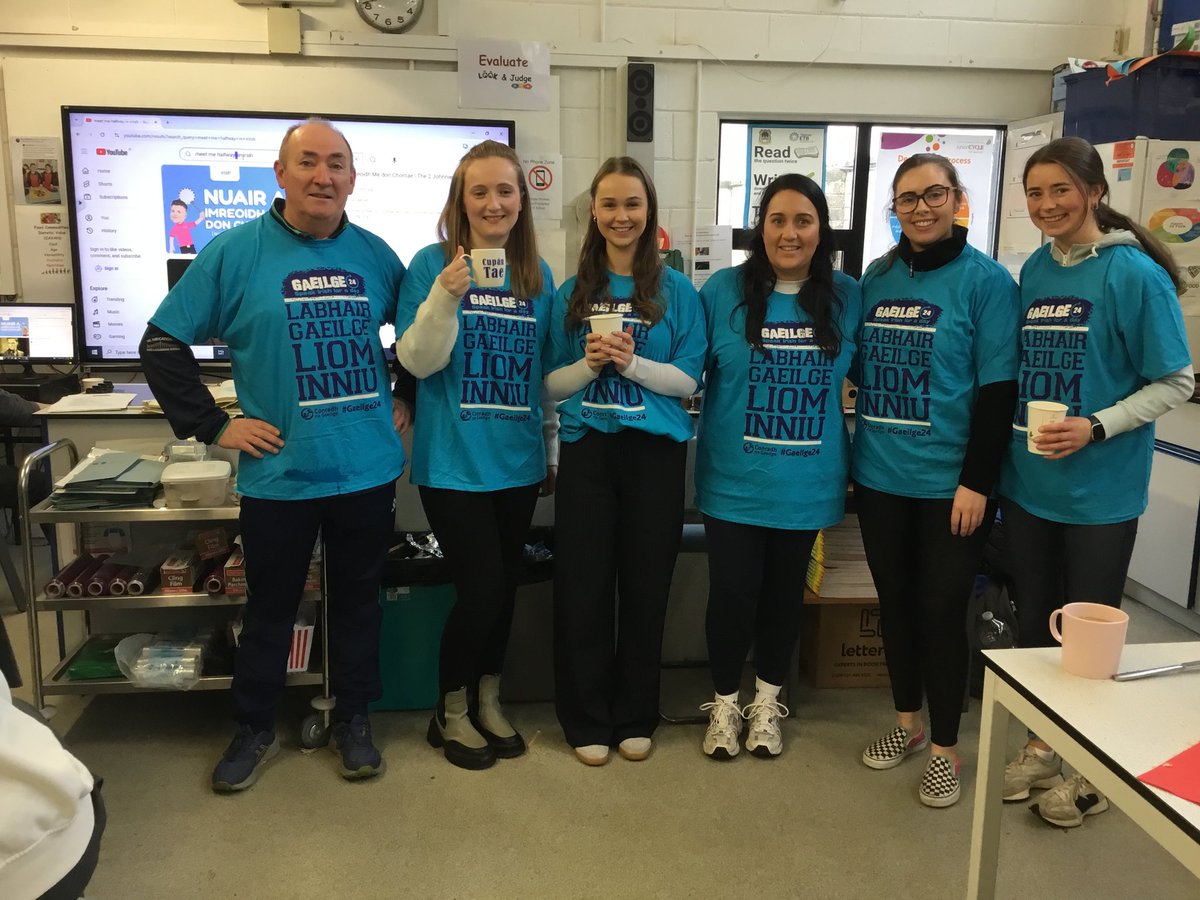 CMCOGaeilge (@cmcogaeilge) on Twitter photo Múinteoirí Roinnna Gaeilge ag ól cupán Tae ar maidin le daltaí na séú bliana <a href="/colmhuirecoed/">Coláiste Mhuire Co-Ed.</a> <a href="/CnaG/">Conradh na Gaeilge ⭕️</a> <a href="/Gaelbhratach_/">Gaelbhratach</a> Múinteoirí Roinnna Gaeilge ag ól cupán Tae ar maidin le daltaí na séú bliana <a href="/colmhuirecoed/">Coláiste Mhuire Co-Ed.</a> <a href="/CnaG/">Conradh na Gaeilge ⭕️</a> <a href="/Gaelbhratach_/">Gaelbhratach</a>