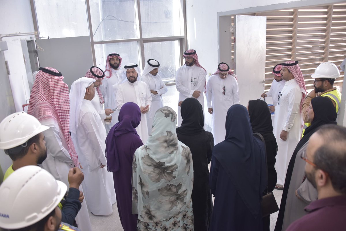 AsharqiaChamber's tweet photo. قامت لجنة الصناعة والطاقة بـ #غرفة_الشرقية برئاسة إبراهيم بن محمد آل الشيخ اليوم بزيارة المصانع متعددة الأدوار في المدينة الصناعية الأولى بالدمام.
والتقت اللجنة بمدير المدينة الصناعية الأولى بالدمام  المهندس أحمد بن يوسف السماعيل https://t.co/NYHbUJT16V