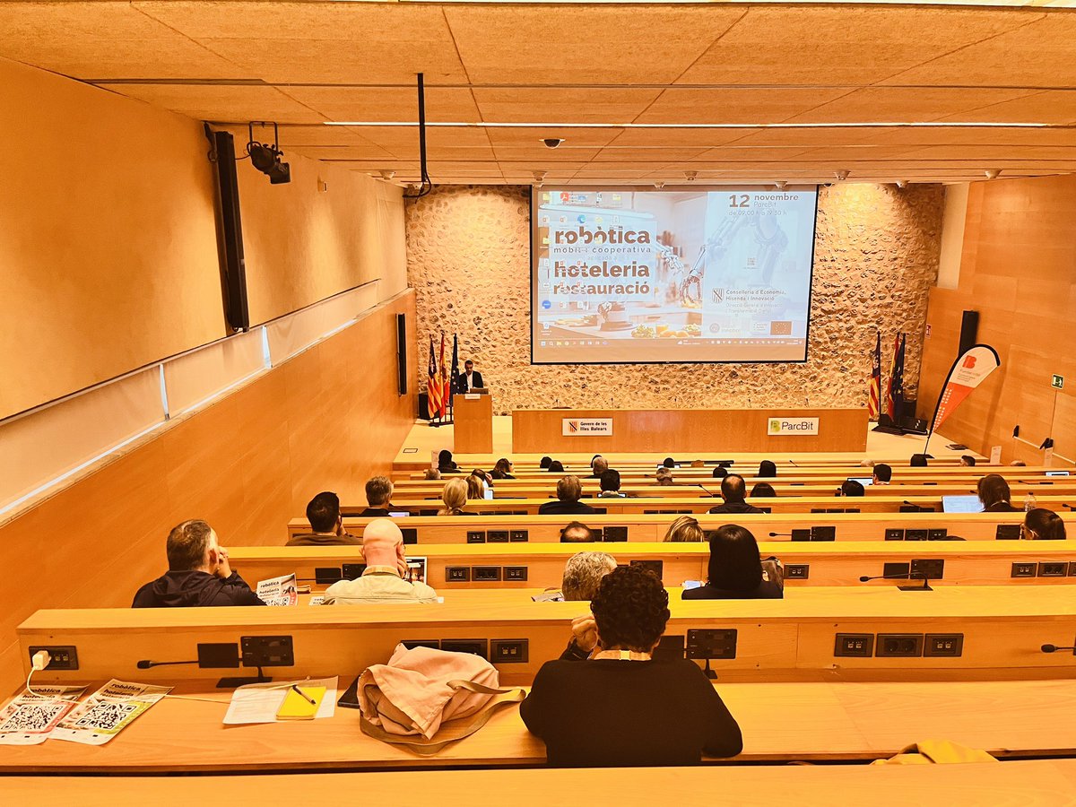 parcbit's tweet image. Malgrat el temps poc favorable, l’Auditori és ple avui a la jornada de #roboticaHoreca per escoltar les ponències dels experts que ens acompanyen avui, amb @UIBuniversitat i @ithotelero
