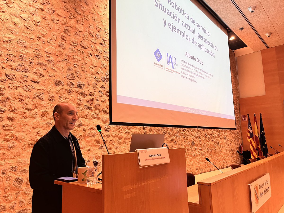 parcbit's tweet image. Malgrat el temps poc favorable, l’Auditori és ple avui a la jornada de #roboticaHoreca per escoltar les ponències dels experts que ens acompanyen avui, amb @UIBuniversitat i @ithotelero