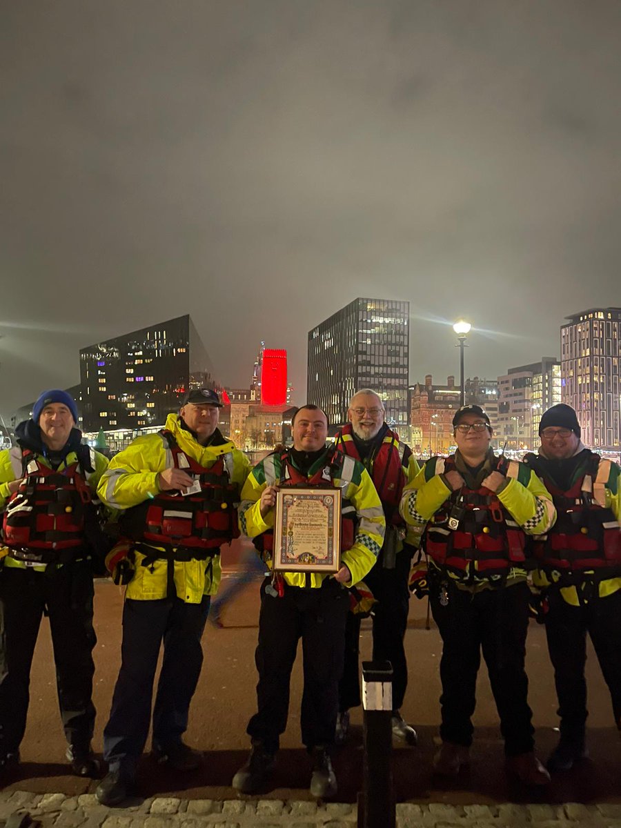 merseysidewr's tweet image. 🌟🌟🌟
We have the sincere honour of receiving an award from the Liverpool Shipwreck and Humane Society, presented to our volunteer Aaron Jackson, for entering the water to rescue a distressed male from drowning in the cold dock waters. The life-saving action required (1/3)