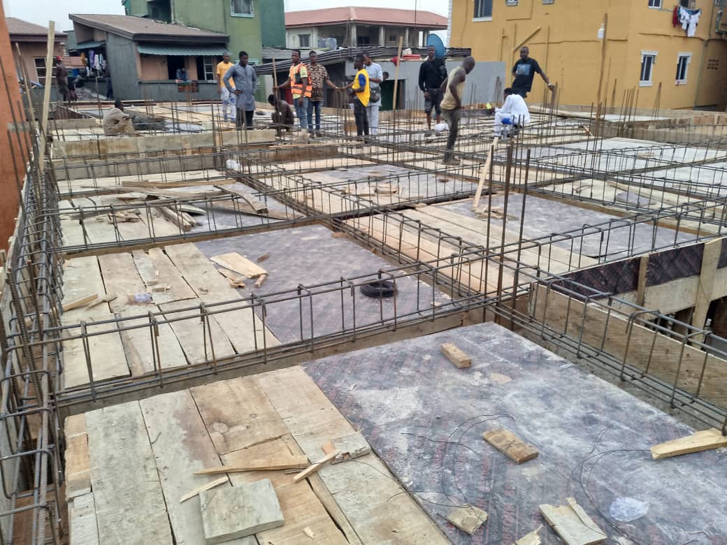 Realisticproj's tweet image. 🚧 Project Update at Alagbeji, Lagos Island! 🚧
Our mixed-use building has reached the second-floor stage, with reinforcements and concrete casting well underway. One more step toward a strong, reliable structure! #RealisticProjects #ConstructionUpdates #Lagos