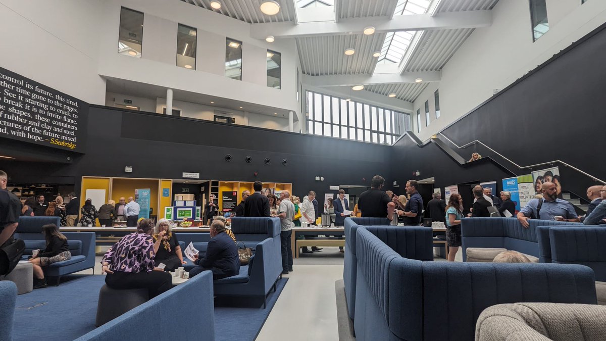 If you're a local entrepreneur, artist, business or organisation in Staffordshire, join us on the 26th up at Keele University's Innovation Hub 6 for a special Connects at Keele session.

Book your free place: eventbrite.com/e/102984852365…