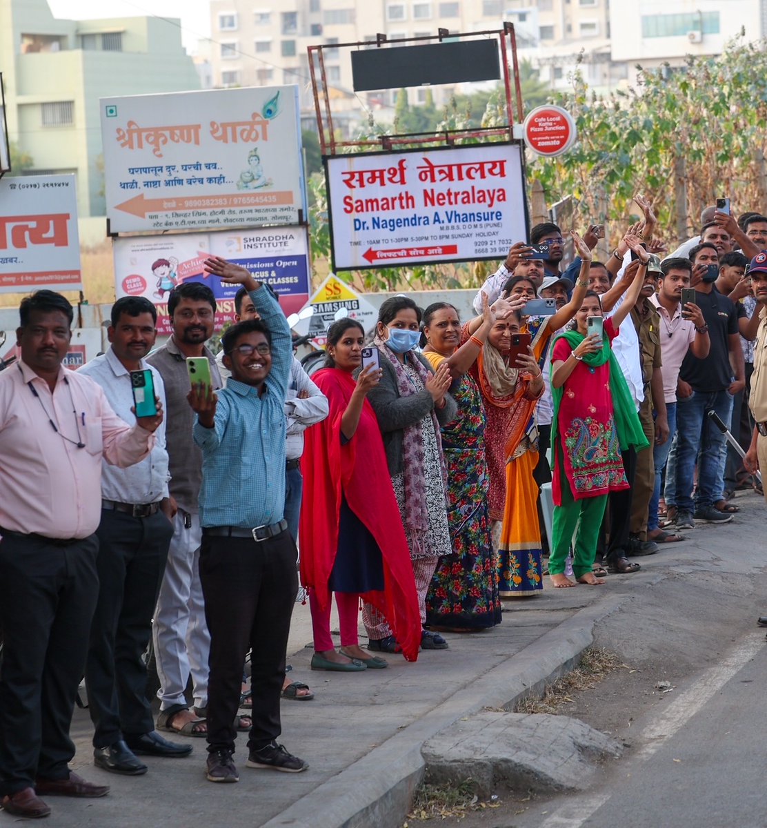 narendramodi's tweet photo. A special welcome in Solapur. Thankful to the people for their affection. https://t.co/54zuzk8UD4