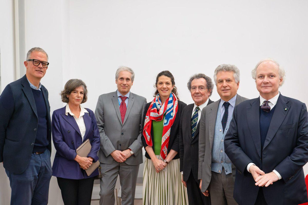 La cerimonia di #inaugurazione dell’anno accademico ha rappresentato uno degli eventi principali del nostro 20° #anniversario e ufficializzato l’intitolazione a #IntesaSanpaolo delle cattedre ricoperte dagli studiosi Giovanni Mastrobuoni e Federico Ravenna.
Desideriamo esprimere