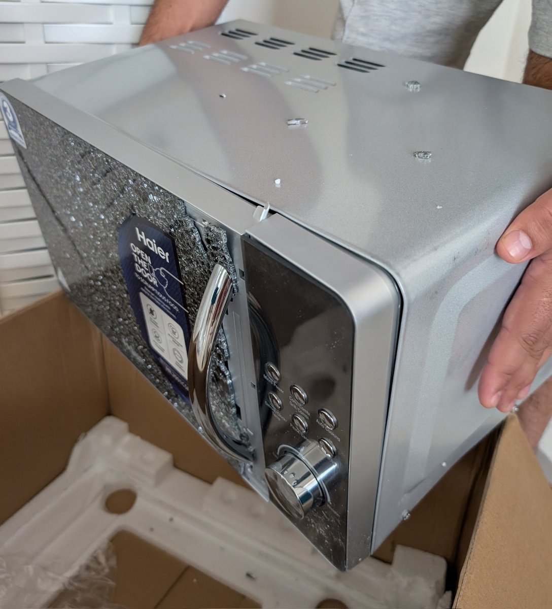_gachn's tweet photo. Ordered a Haier microwave from @Flipkart, and it arrived completely shattered. Raised a return request, but they REFUSED to accept it, claiming the damage "isn’t visible." Selling defective products and then denying returns is unacceptable. https://t.co/FHpi9o3ujq