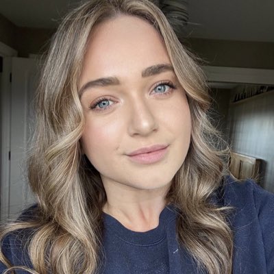 Stephanie Burroughs 💙 tweet media