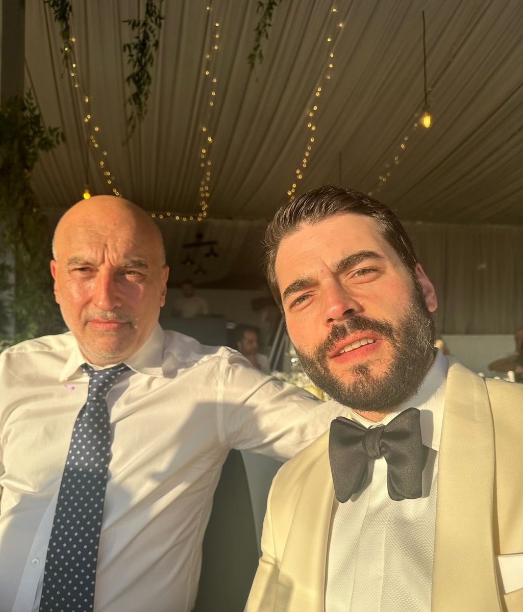 #AkınAkınözü instagram hesabında yeni bir story paylaştı. 

İyi ki doğmuş Tamer Bey🤍