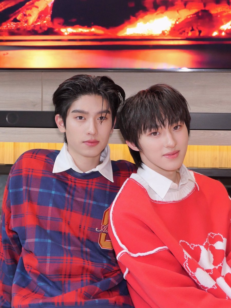 พบกับ “โทมัส” <a href="/tthomastc/">thomas</a> และ “ก้อง” <a href="/kongjiro_/">Kong.Jiro</a> ได้ในงาน centralwOlrd Merry Ville Light-Up Christmas Tree Celebration 2025 ✨️

ฝากทุกคนส่งกำลังใจให้โทมัส และก้องด้วยนะคะ 🫶🥰

CTW XMAS2025 TMK
#CTWlightupXmas2025XTMK
#XmasCountdownCTW2025