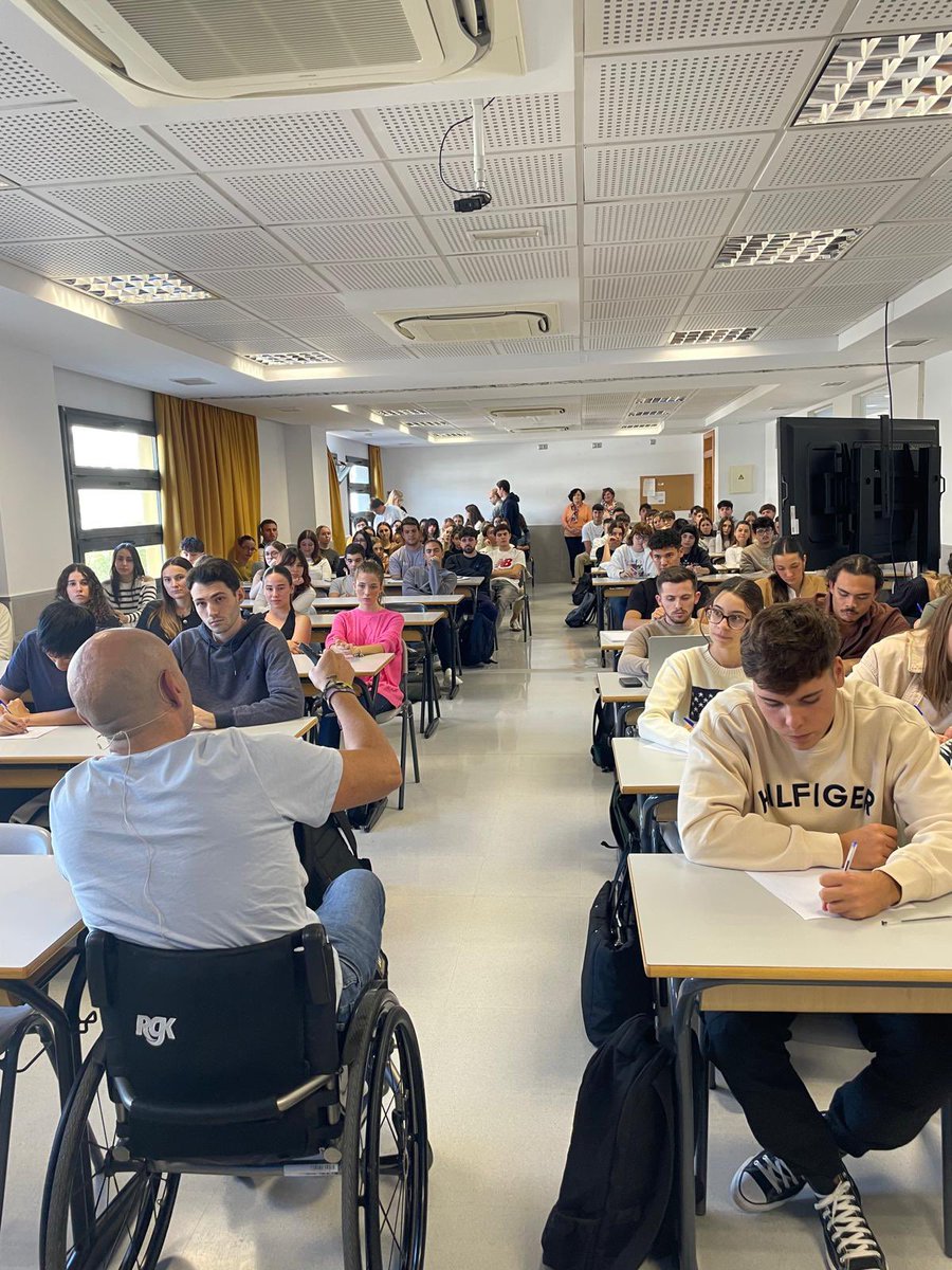 EadeUniversidad's tweet photo. Agradecidos de haber participado en la campaña promovida por @CifalMalaga “Drink Driving Never”, donde gracias a @sergiohijano, delegado provincial de @AESLEMEONLINE, hemos reflexionado sobre la importancia vital de prevenir los riesgos al conducir bajo los efectos del alcohol. https://t.co/QVuP4JdHsX