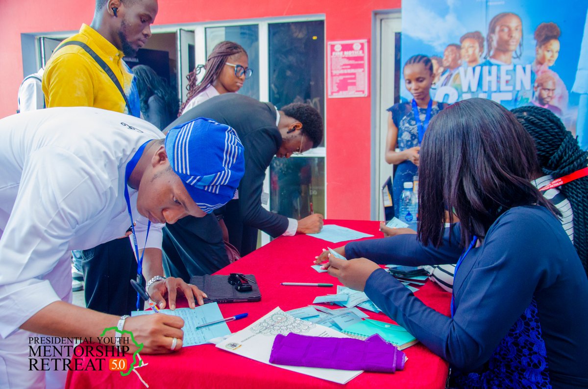 ooplydc's tweet photo. Day 3 of the Presidential Youth Mentorship Retreat 5.0, and it’s The Youth Governance Dialogue.

#PresidentialYouthMentorshipRetreat #PYMR5 #MentorshipWithOBJ #YouthCentre #ooplydc https://t.co/TvHcoMyv3t