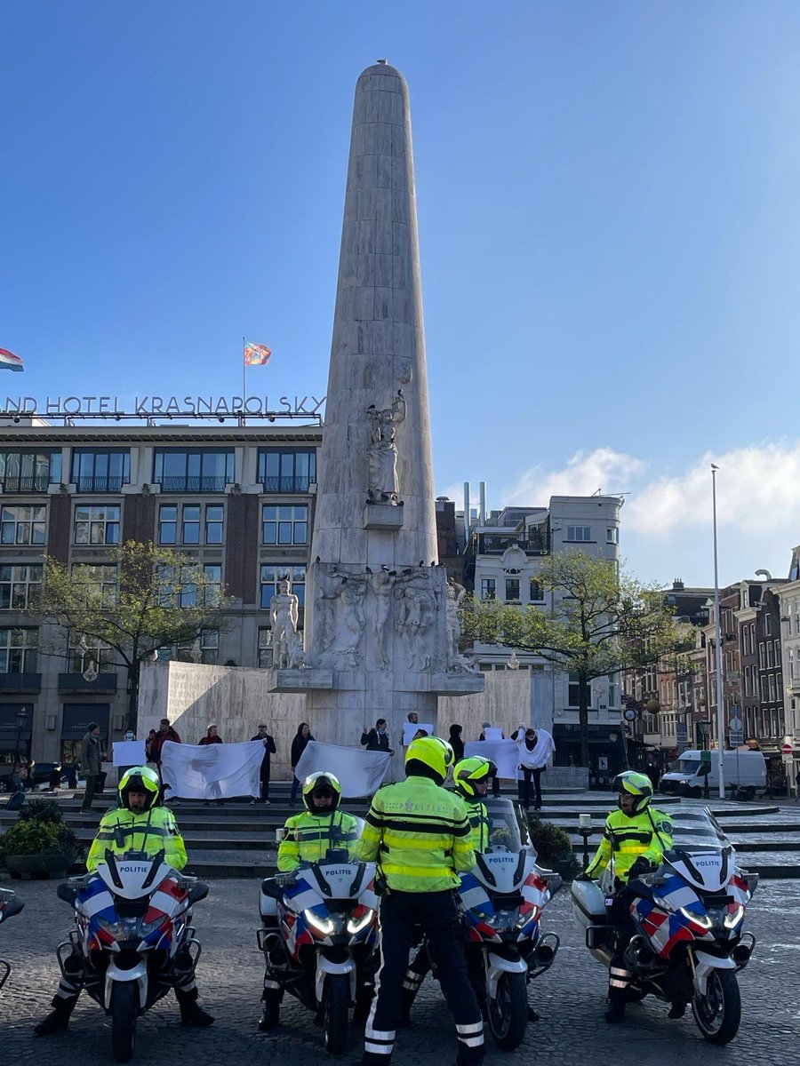 Amsterdamers continue to defy the draconian ban on protest in the city (now extended inexplicably to thursday) with a powerful action on the dam. Again, we will not be silenced, complicitly in genocide won't slide silently.