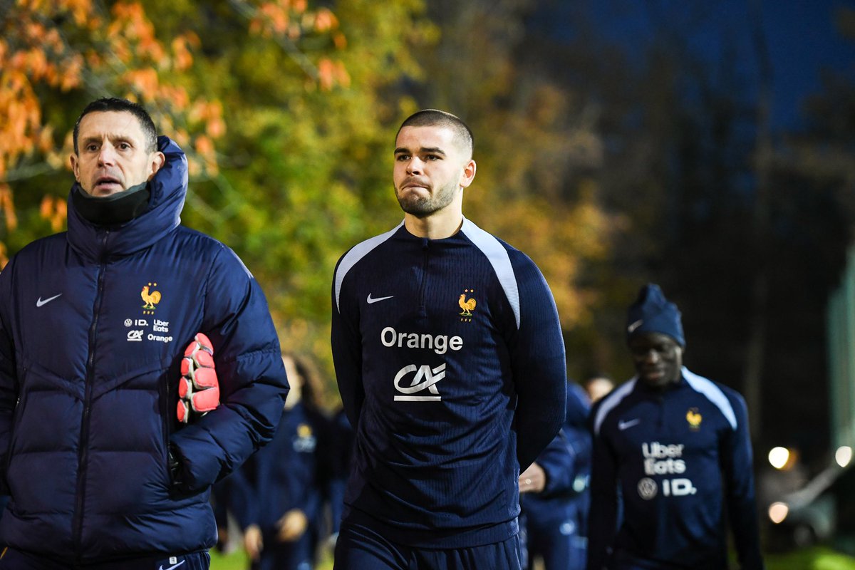 ActuFoot_'s tweet image. Lucas Chevalier avant France 🇫🇷 - 🇮🇱 Israël :

« On va essayer de faire comme si c’était un match normal, 𝗺𝗮𝗶𝘀 𝗱𝗮𝗻𝘀 𝗹𝗲 𝗳𝗼𝗻𝗱, 𝗰̧𝗮 𝗻𝗲 𝗹’𝗲𝘀𝘁 𝗽𝗮𝘀. 🗣️

𝗢𝗻 𝗮 𝘃𝗿𝗮𝗶𝗺𝗲𝗻𝘁 𝗱𝗲 𝗹𝗮 𝗰𝗼𝗺𝗽𝗮𝘀𝘀𝗶𝗼𝗻 𝗮𝘃𝗲𝗰 𝗰𝗲 𝗾𝘂𝗶 𝘀𝗲 𝗽𝗮𝘀𝘀𝗲 𝗮𝘂…