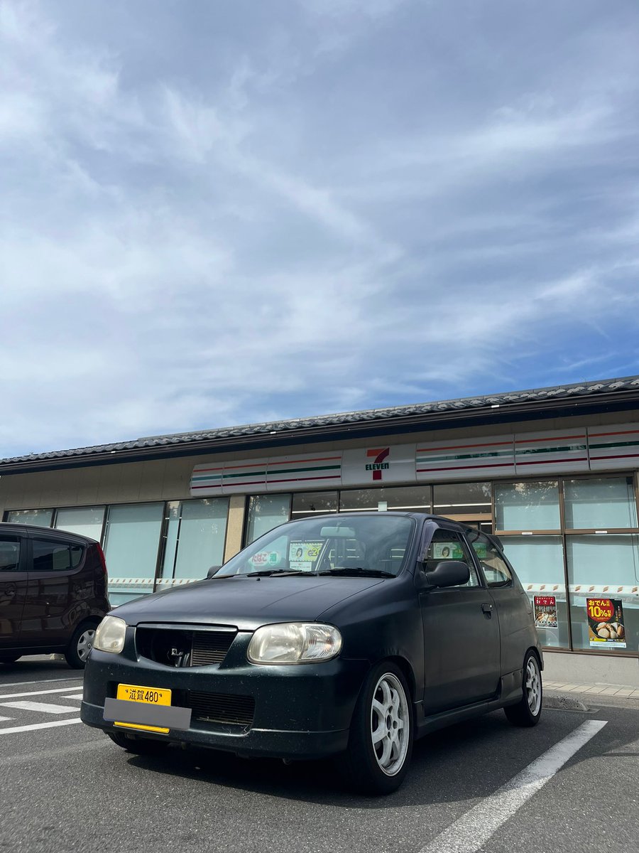 Ihapuuuuun's tweet photo. そういえばメチャ早アルト納車しました。

譲っていただきましたなおやんさん、納車日色々してくださってメカニックのみなさん、ありがとうございました。🙇
このレイシイな見た目でマフラー純正なので、余ってる方おられましたら譲って頂けたらと思います。 https://t.co/9xmdelPpcd
