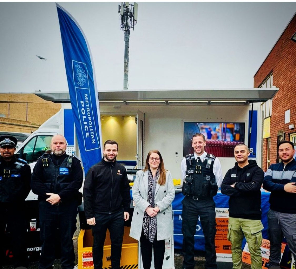 MPSGreenwich's tweet image. “Great success outside Toolstation Charlton on Nov 6th! We handed out 50 kits, each able to mark up to 50 tools. Big thanks to everyone who came out and supported the initiative! #CommunitySafety #ToolMarking #Charlton”