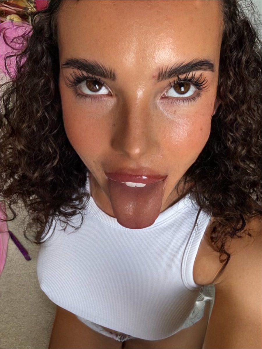alexisreeds22's tweet photo. Why don’t you comment &amp; see what happens😘 https://t.co/ZuiOwKSRNF