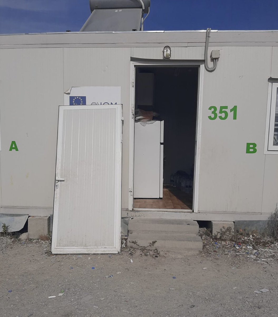 HRLPSamos's tweet photo. 🚨We are once again deeply concerned by the deteriorating living conditions at the Samos CCAC. Key concerns include:

-Overcrowding
-People sleeping on the floor
-Inadequate access to running water, sanitation &amp; hygiene infrastructure 
-Lack of medical care
-Inadequate clothing https://t.co/crHagDhVju