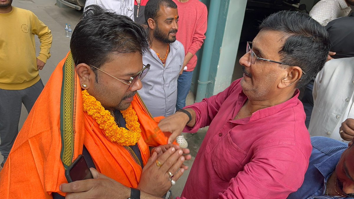 AV_JASWAL's tweet image. आज प्रातः काल विश्वनाथ अपार्टमेंट, देवी मंडप रोड, पिसका मोड़ रांची में विधायक श्री सीपी सिंह जी के साथ जनसंपर्क अभियान में भाग लिया। 
समर्थन एवं वोट देने की अपील की और विकास के हमारे संकल्प को साझा किया। #Ranchi #जनसंपर्क #CPsingh #विकासयात्रा #Election2024 @himantabiswa…