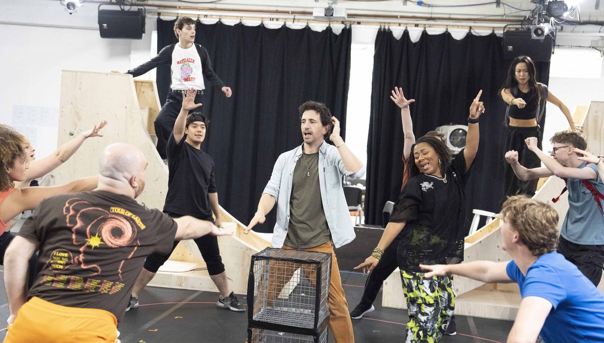 All That Dazzles tweet media