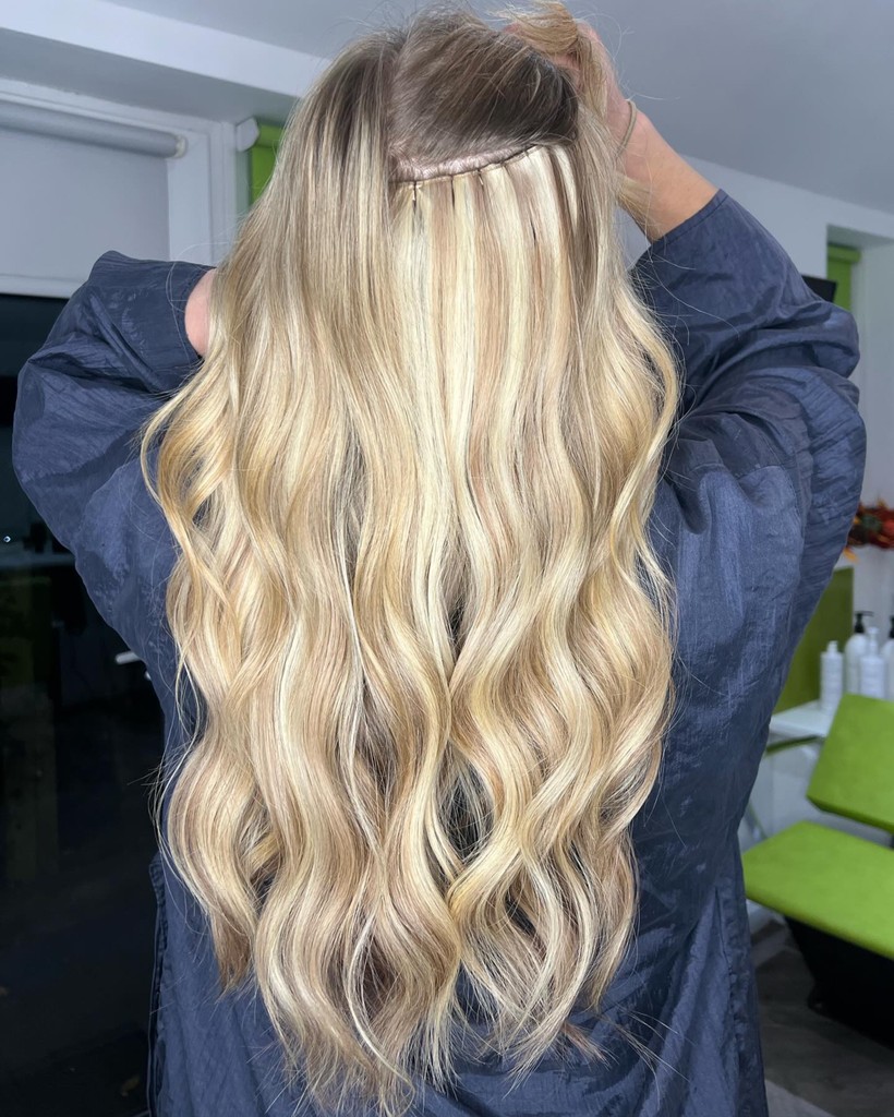 zenluxuryhair's tweet image. under the hood 🤫

Hair by @sophiathehairstylist 

#blondehair #weft #weftextensions #blondecurls #zenhair