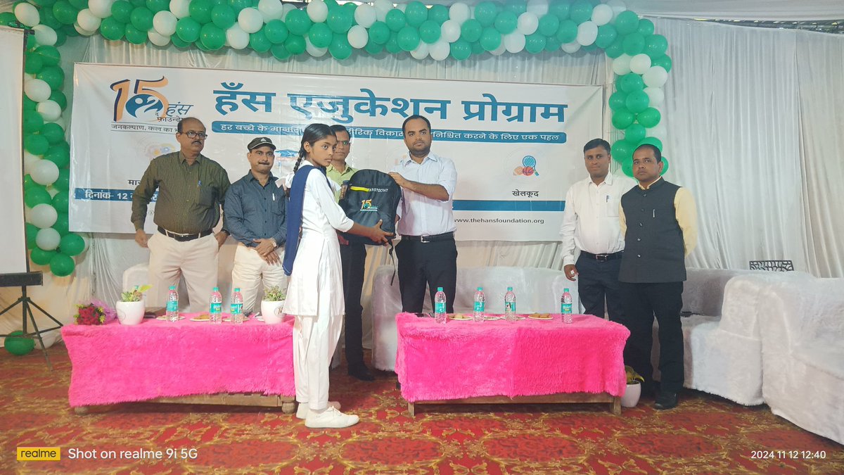 CDOShravasti's tweet photo. बेसिक शिक्षा विभाग द्वारा संचालित विद्यालयों में बच्चों के मानसिक एवं शारीरिक विकास को सुनिश्चित करने हेतु हॅस एजूकेशन प्रोग्राम अन्तर्गत आज जनपद के तथागत सभागार में आयोजित कार्यशाला का शुभारम्भ कर प्रतिभावान बच्चों को पुरस्कृत किया गया। https://t.co/txtseACHPW