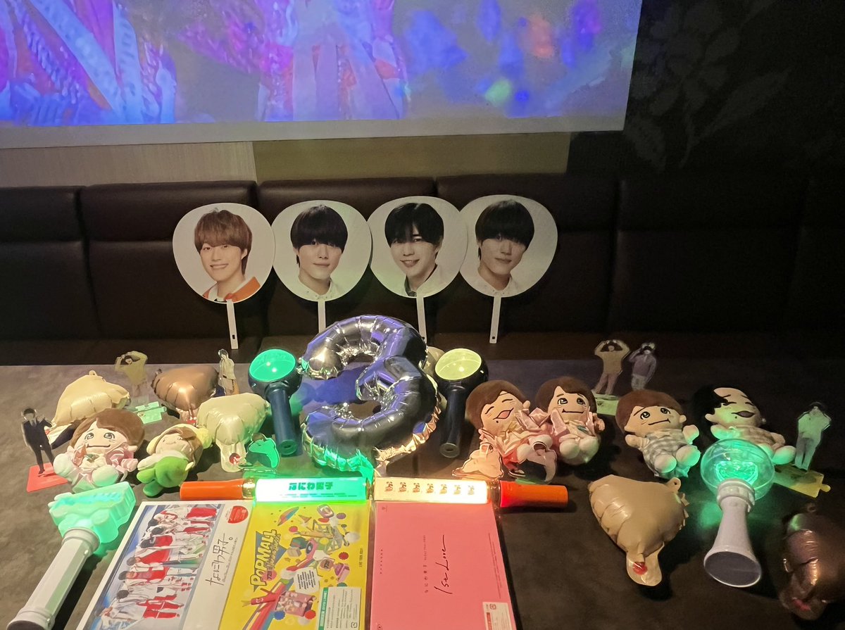 Mochii_nani's tweet photo. ゆうちゃんと鑑賞会＆デビュー3周年おめでとう会してきた🪄
改めてなにわ男子の7人が大好きだ〜〜！って思いました！！いつもなにふぁむを幸せにしてくれてありがとう🌼 これからも応援しています¨̮

 #なにわ男子3rdAnniversary 
 #なにわ男子デビュー3周年 https://t.co/Te7oRfzACh