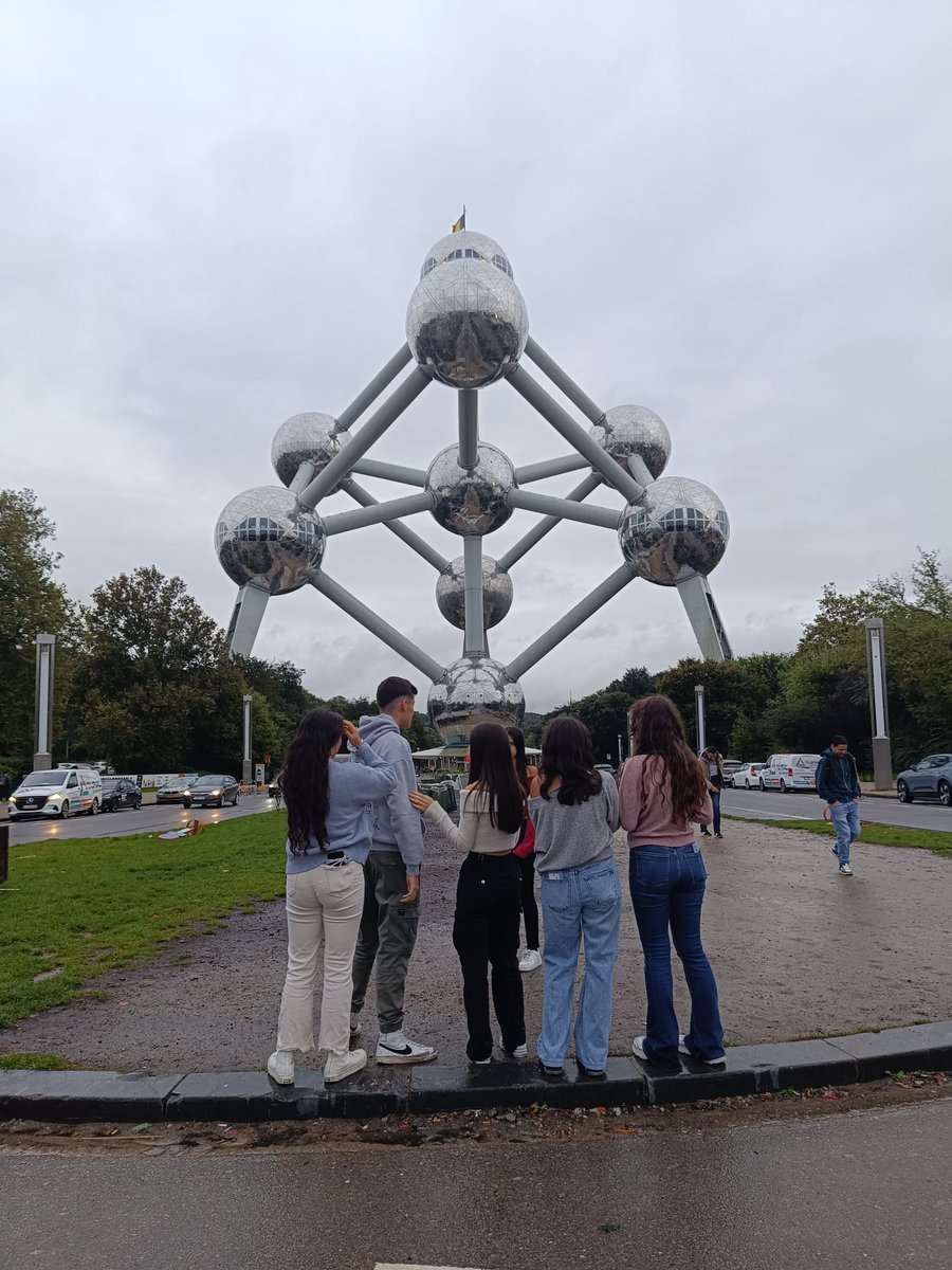 JulioProfeGeH's tweet photo. Una maravilla el Viaje de nuestros alumnos a Bruselas e instituciones europeas de la mano de @europarl https://t.co/ruLVItKuwk