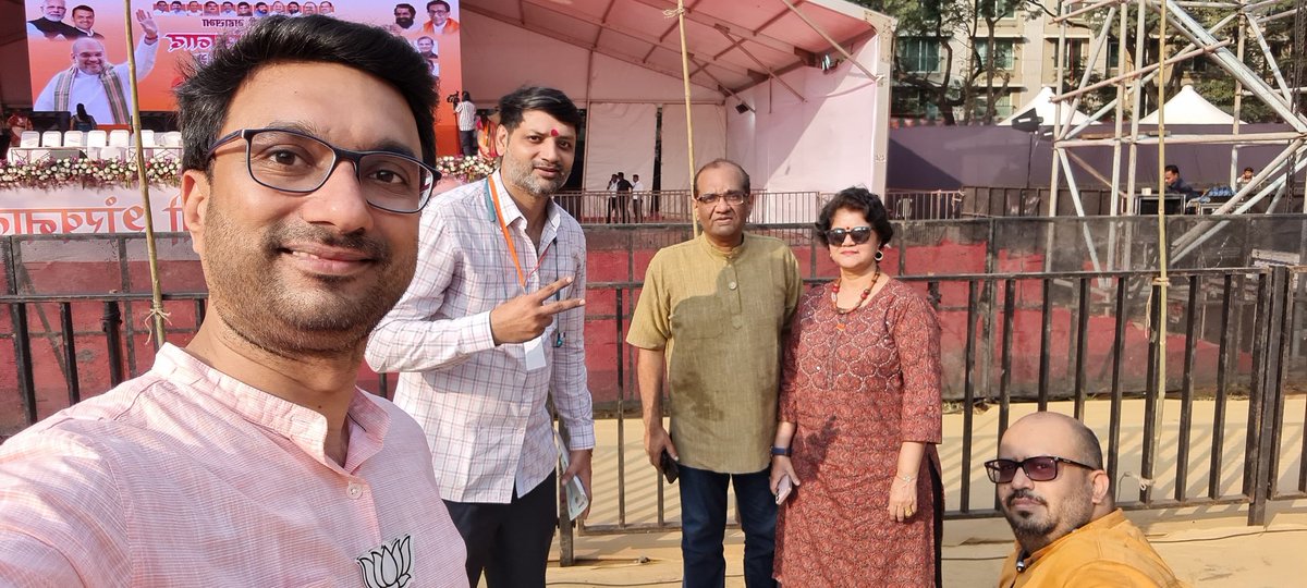 ALKAAGARWAL9's tweet photo. Ready to welcome @AmitShah.. 

MahaGarjana #VijayiShankhnaad Rally at Ghatkopar Mumbai..

With @MukulAgarwal66
@jemin_p
@knowlajay 
@BhavinJethva_ #MaharahstraElection2024 
#MaharashtraWithBJP
#MaharashtraWithModi
#MaharashtraWithAmitShah https://t.co/qHMsR7PL5P