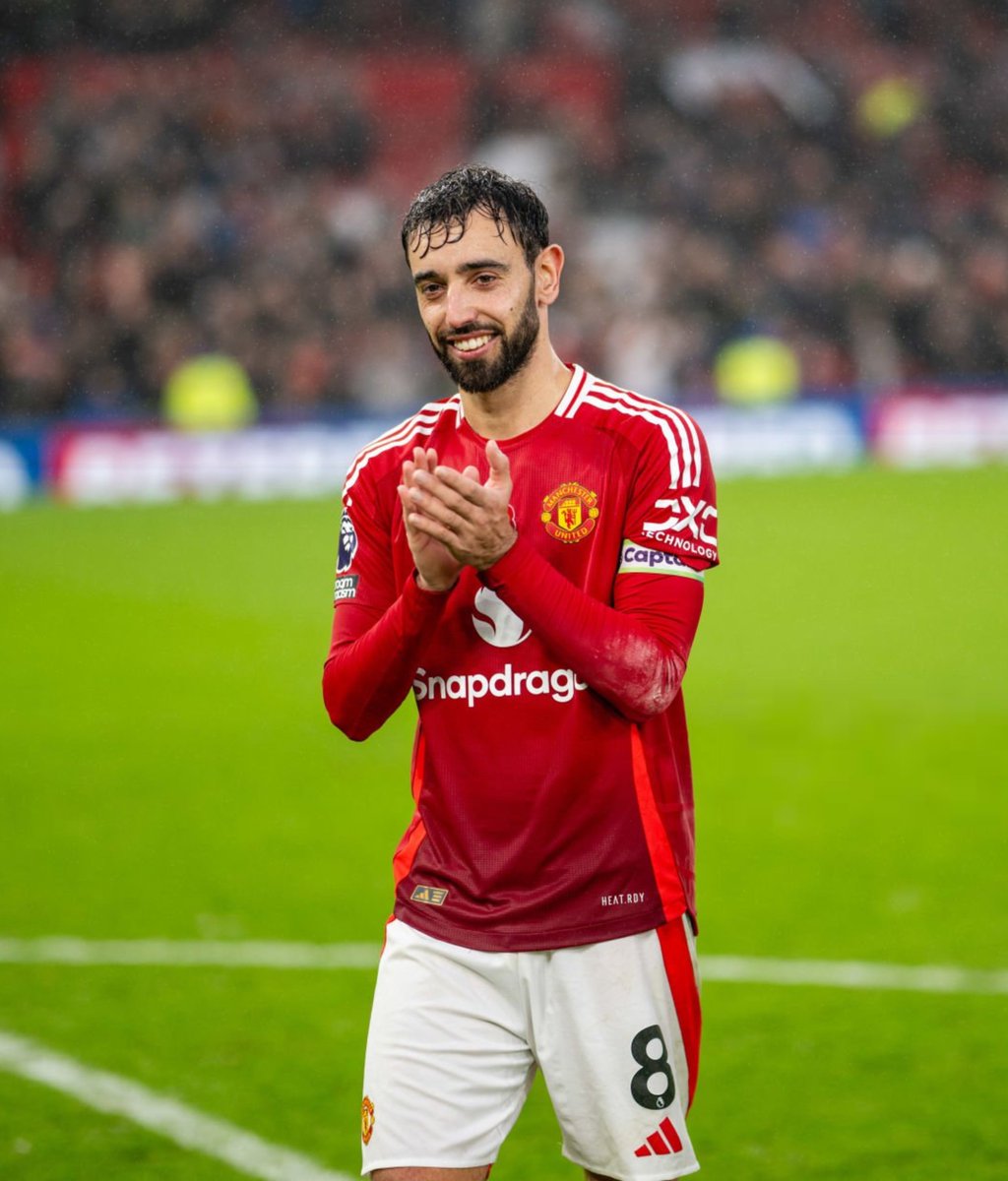 AmorimBalll_'s tweet image. 🚨Bruno Fernandes was travelling from Manchester to Lisbon with Diogo Dalot on Monday when he noticed a man appeared to be passing out at the back of the plane.

Fernandes shouted urgently for assistance: ‘Excuse me! We need help! Excuse me! We need help!’

Bruno went to the loo…