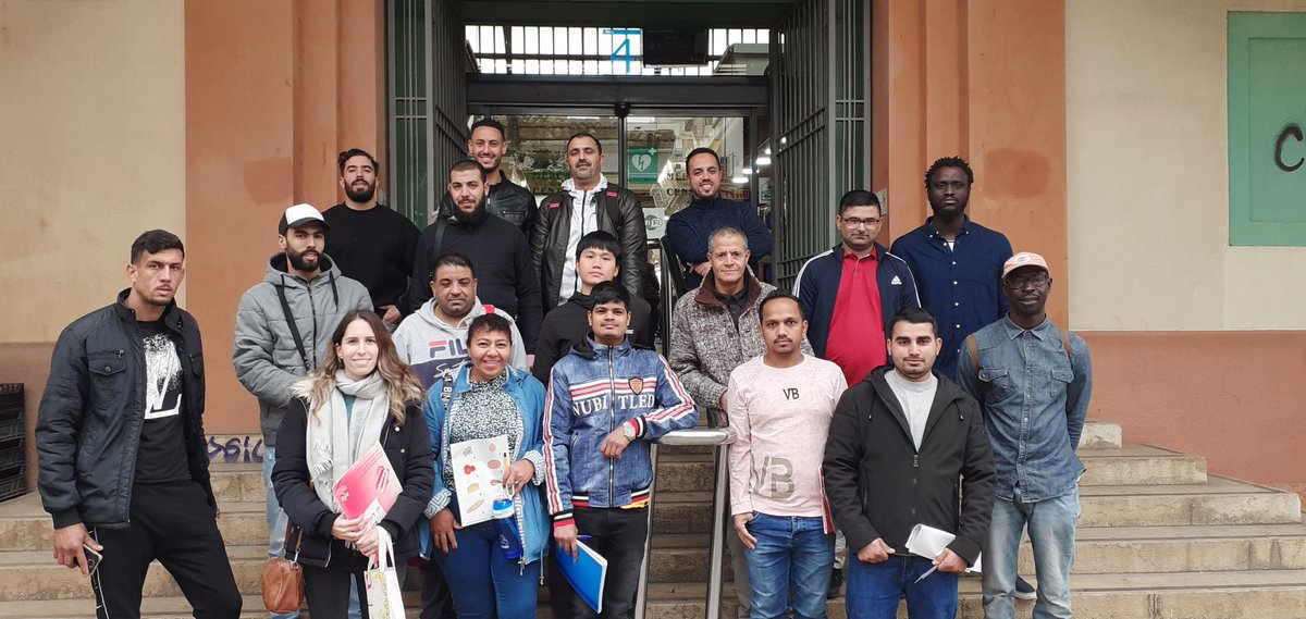 cpnlpobertes's tweet photo. Avui els alumnes del curs d'Ep, escolta i parla, han visitat el Mercat del centre i han preguntat el preu d'uns quants aliments.

#català #comerç https://t.co/4dXhG3Yghk