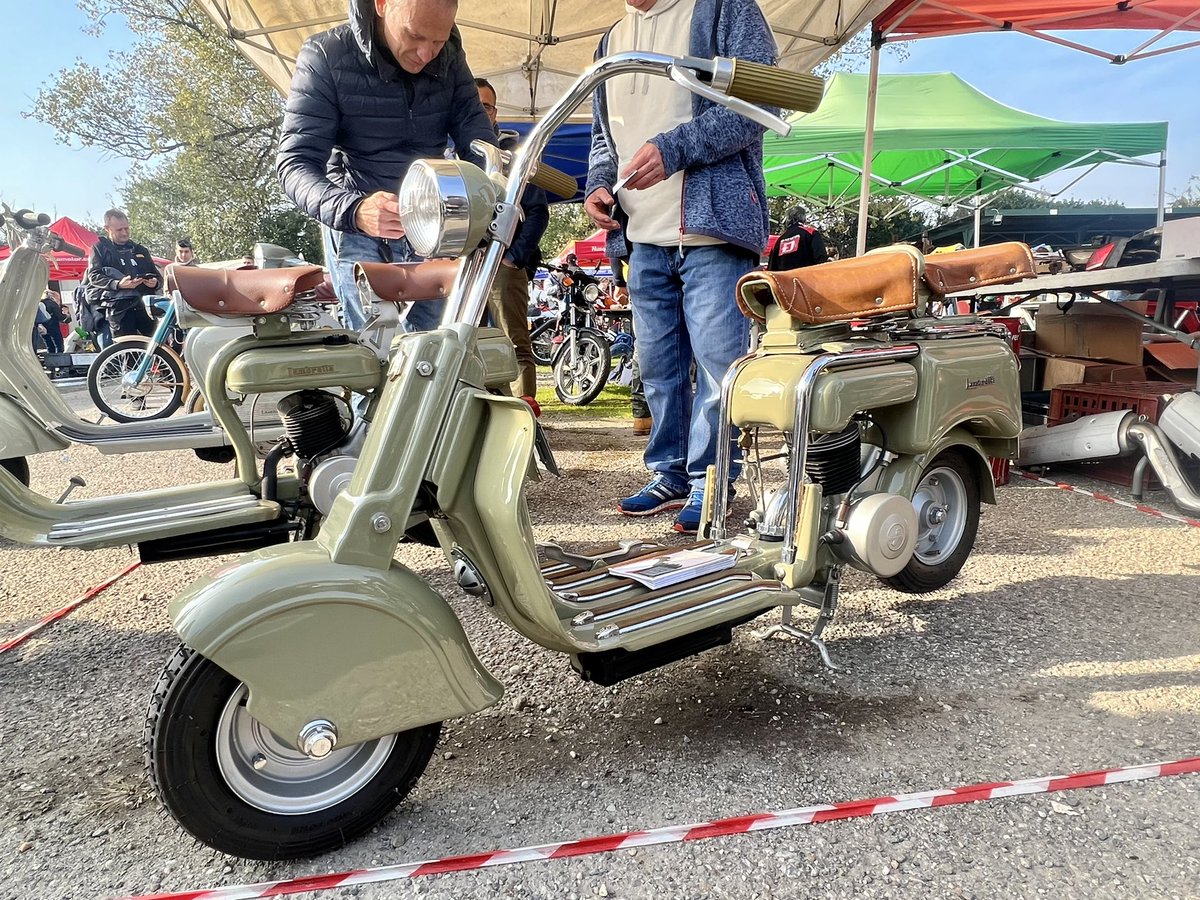 SSCvietnam's tweet photo. For all you old timer Shafters out there , here are a couple of Beuties on show at Novegro #Lambretta #ModelD #ModelA #ModelLD #Innocenti https://t.co/3gNANcolDa