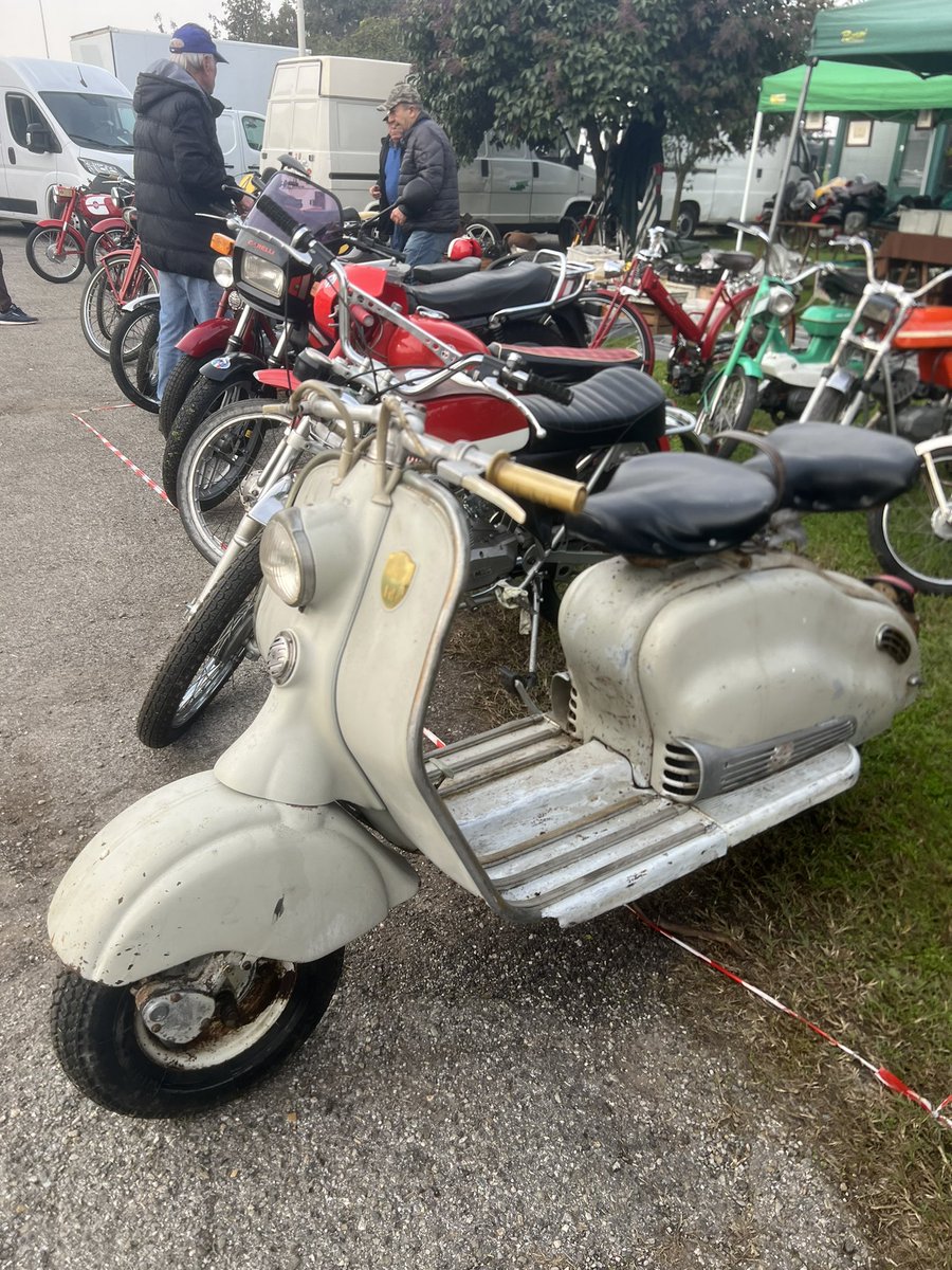 SSCvietnam's tweet photo. For all you old timer Shafters out there , here are a couple of Beuties on show at Novegro #Lambretta #ModelD #ModelA #ModelLD #Innocenti https://t.co/3gNANcolDa