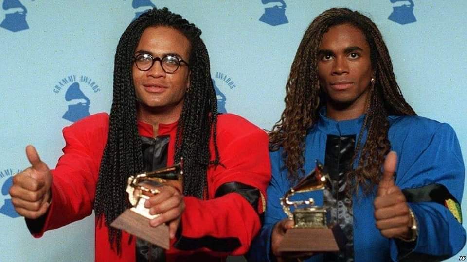 freefmworld's tweet photo. 1990 estalla  escándalo musical: el manager de Milli Vanilli, confiesa públicamente que el dúo no cantaba. 4 días después se les quita el Grammy que ganaron 9 meses antes .  #freefm #escandalo #music #musica https://t.co/MIfeusc2qr