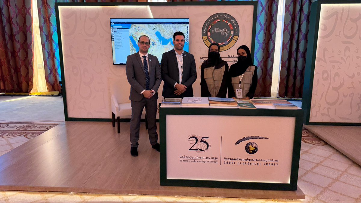 EsriSaudi's tweet photo. It is the third day of the Tenth Forum of the Arab Division of Experts in Geographical Names, where our team is engaging with visitors from various sectors to showcase how our Esri technology can meet their business requirements.
#Esri #EsriSaudiArabia #GEOSA #GIS #ArcGIS https://t.co/Yo9vsSCW4l